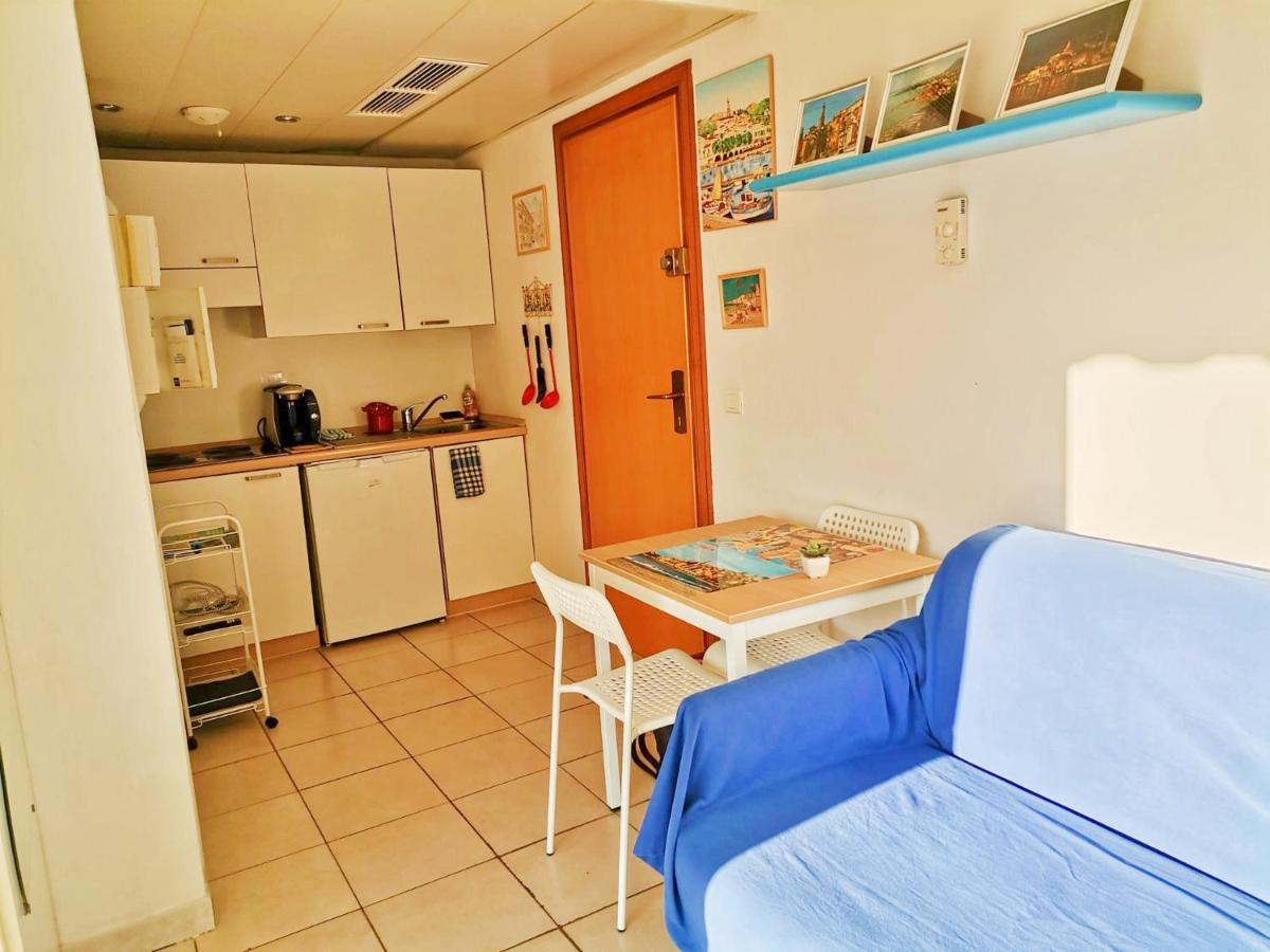 Menton Bord De Mer Studio Calme Avec Balcon, Ascenseur, Climatisation, Ideal Location Quiet Near Sea, Balcony, Elevator, Ac Eksteriør bilde